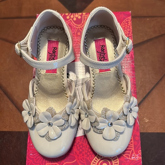 ❌SOLD❌ BONE PATENT DRESS SHOE - Picture 4 of 8